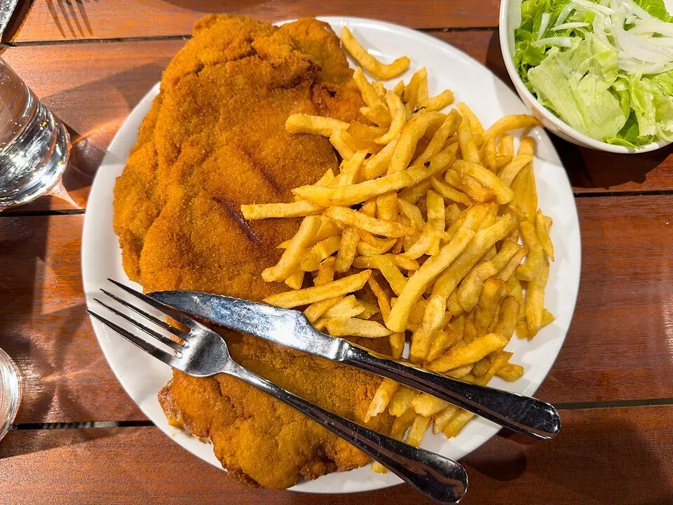 Un cachopo, el plato de carne más popular.