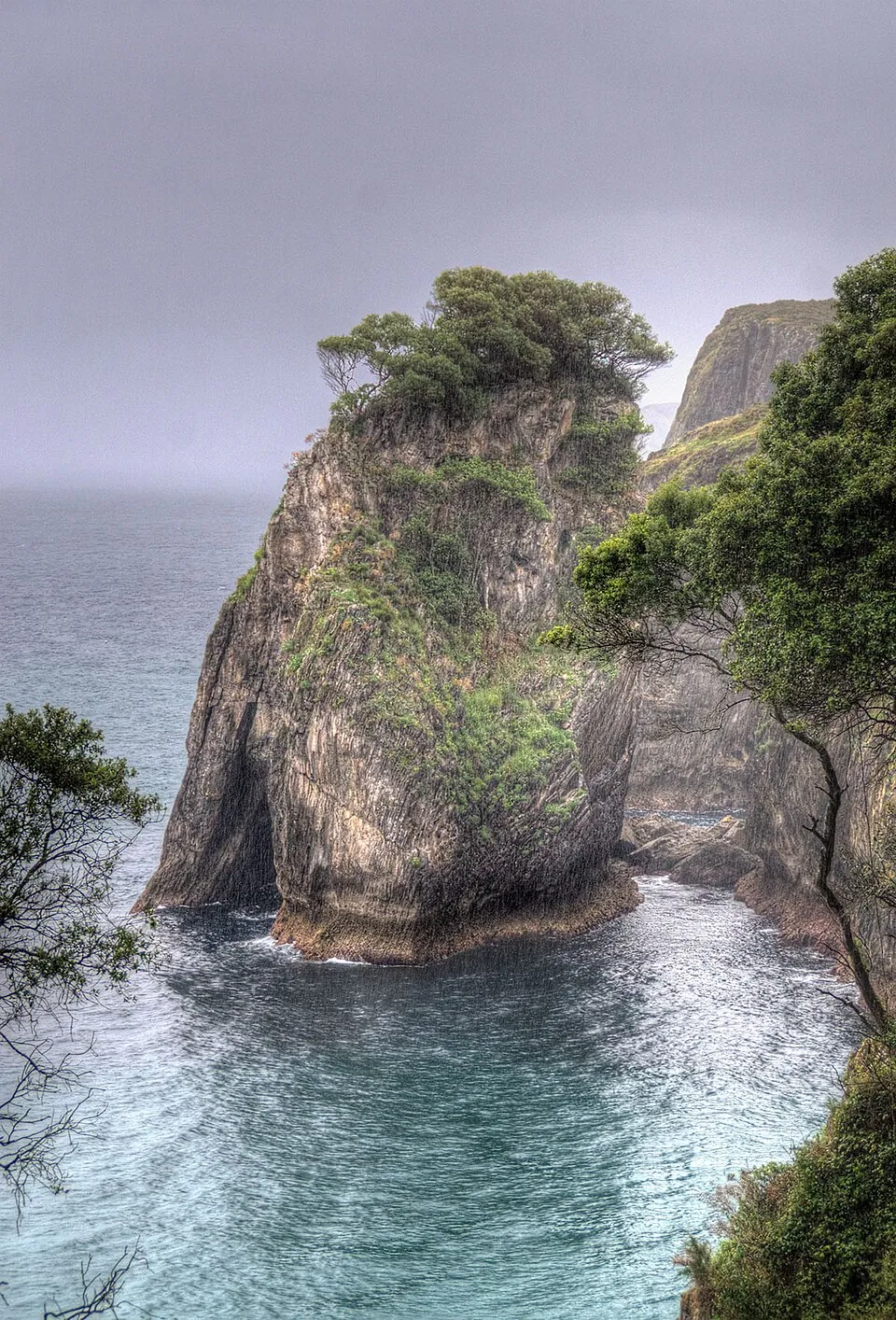 La cueva del Pindal, junto al mar.