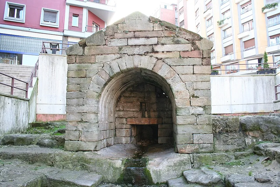 La Foncalada, fuente medieval de Oviedo.
