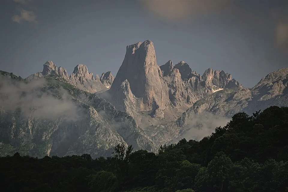 El Naranjo de Bulnes (Picu Urriellu), emblema de los Picos de Europa.