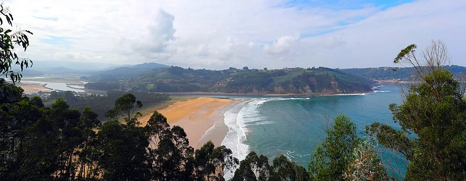 La playa de Rodiles.